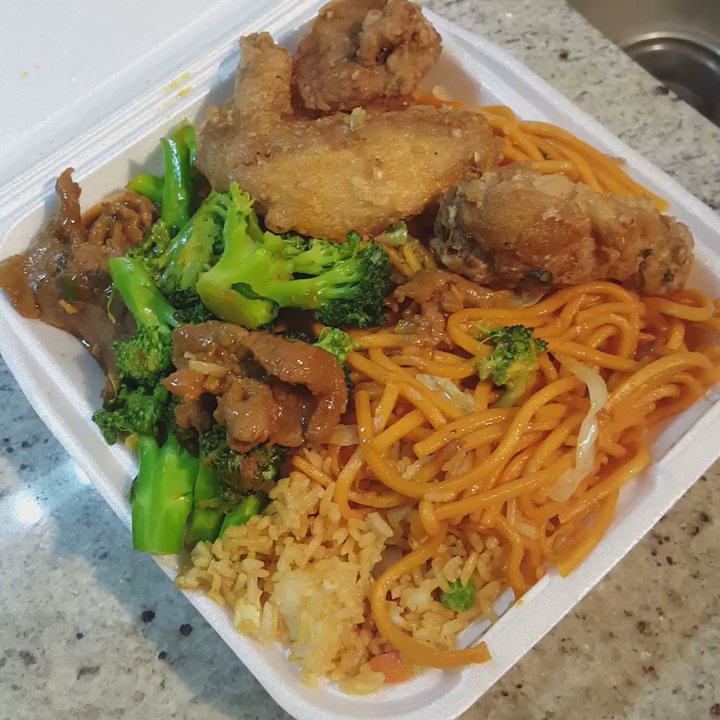 Hong Kong Express - Broccoli Beef, Fried Chicken, Chow Mein and Fried Rice - Chinese Near Me - Gardena, California