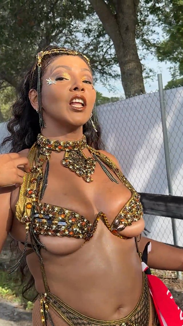 LA LA LA LA LA LA...............