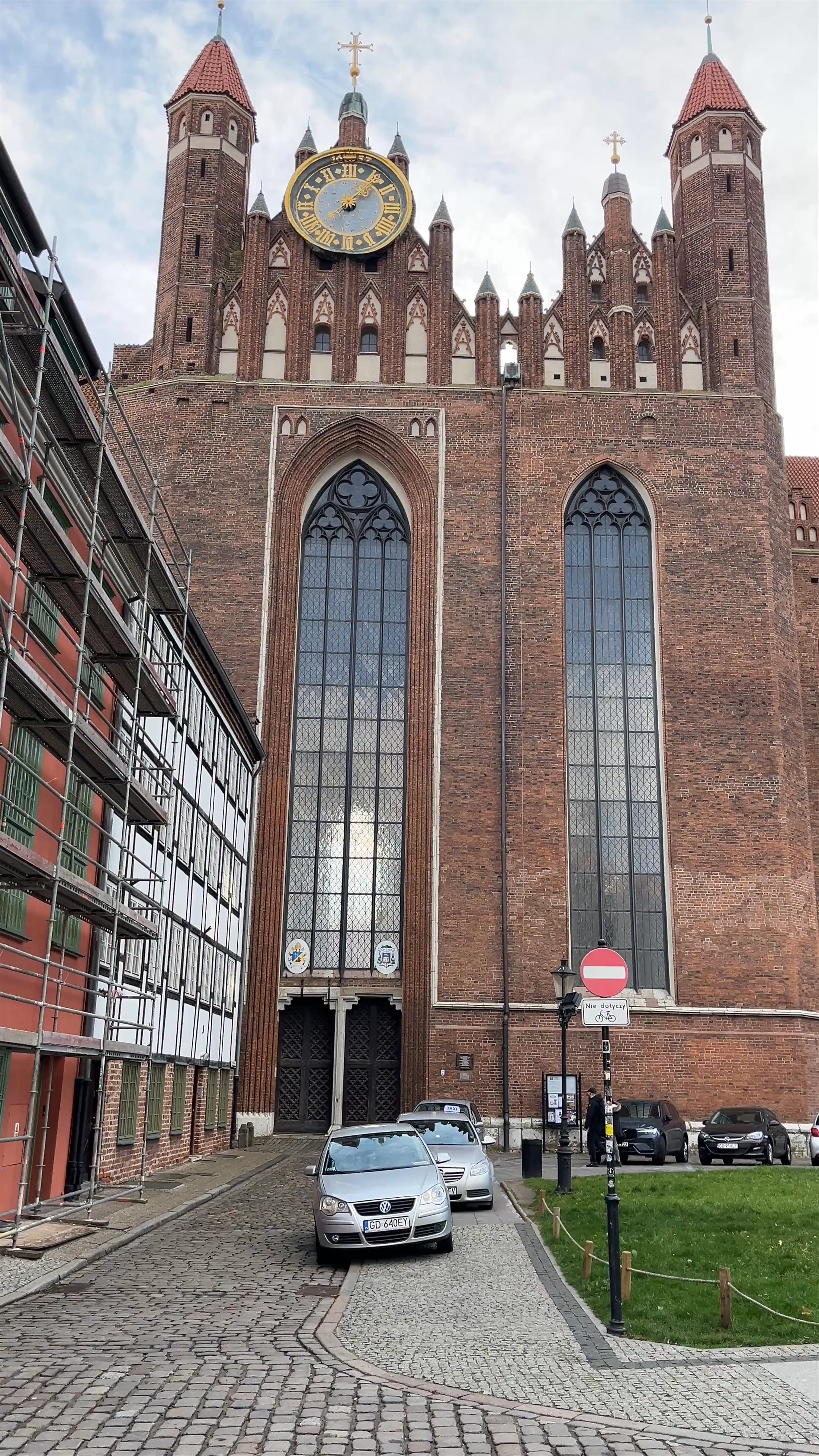 Bazylika św. Mikołaja: Gothic Grandeur in Gdańsk