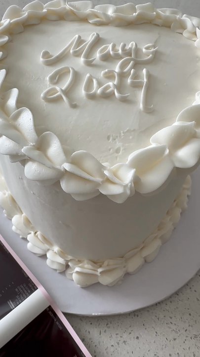 Lincoln Bakery - Wish you could see the glitter they added in the video but in person it made the cake extra beautiful. - Bakeries Near Me - Anaheim, California