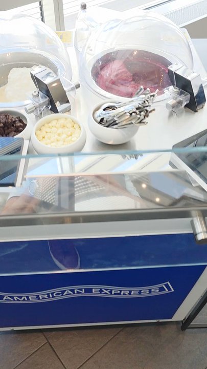 Centurion Lounge DCA - They make fresh ice cream and sorbet here and it tasted amazing! Blackberry Sorbet and Vanilla Ice cream - Airport Lounges Near Me - Arlington, Virginia