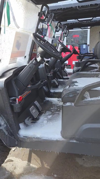 Tractor Supply - The front door. Meanwhile, the actual parking lot is clear. - Department Stores Near Me - Murfreesboro, Tennessee