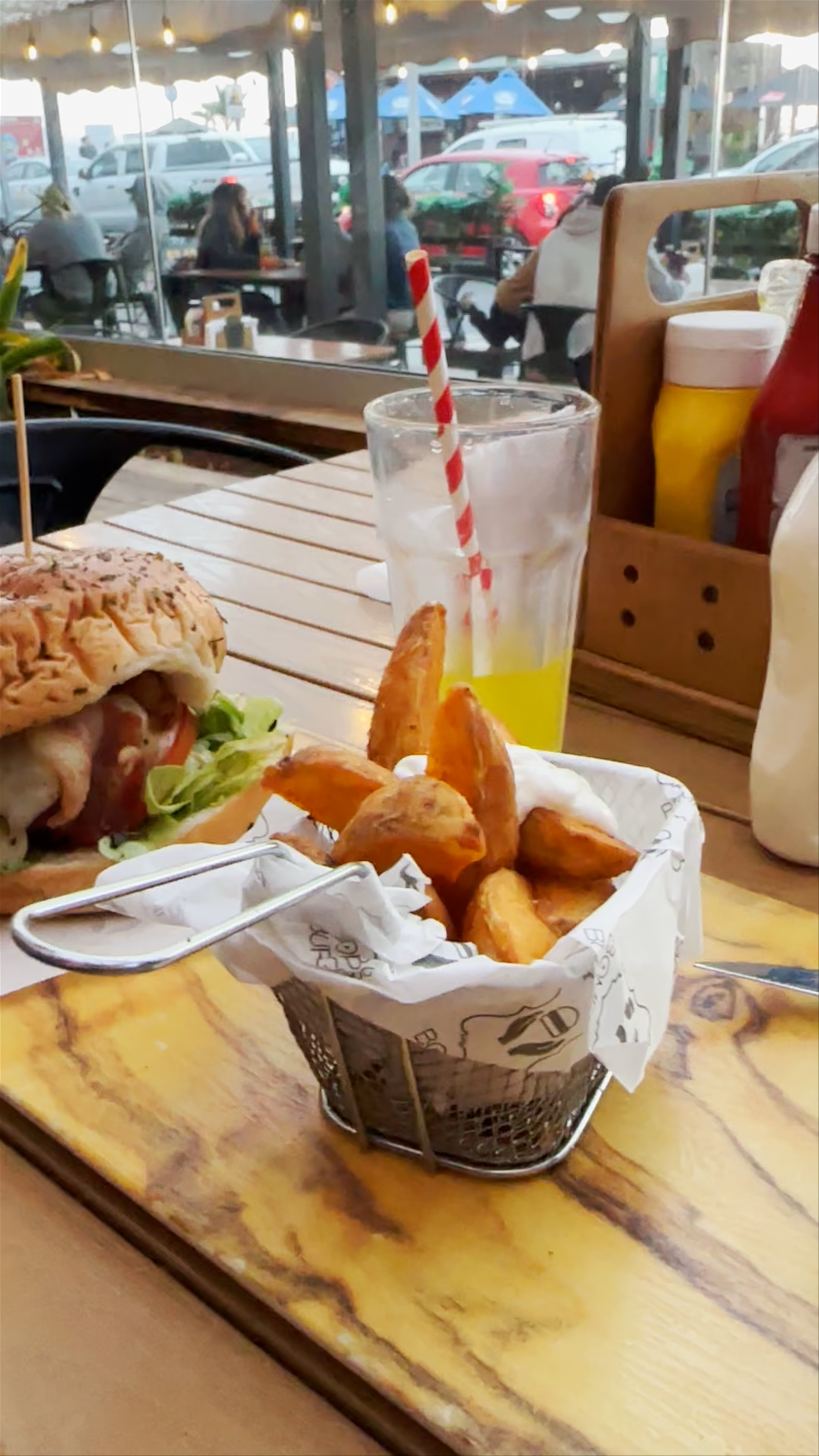 Bombo Burger - La Serena's Cozy Gourmet Burger Spot