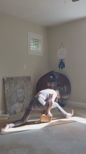 Increasing Flexibility to take Full Splits using Yoga Blocks