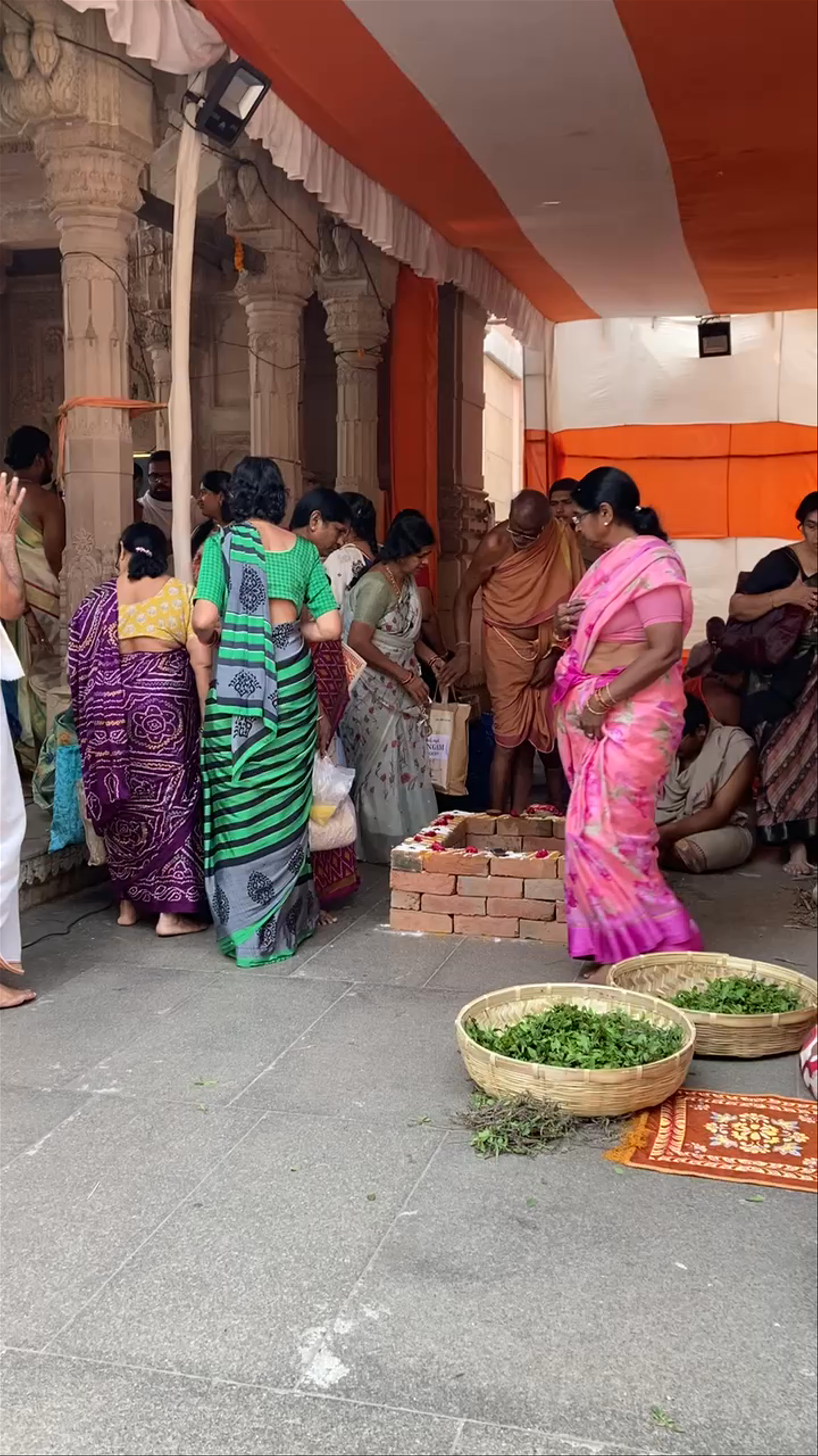 Devotional Rituals at Kashi Vishwanath Temple, Varanasi