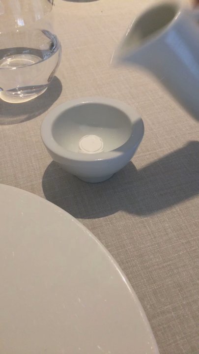 Angle - Moist toilette to use after eating the crisp foie gras with corn - Catalan Near Me - Barcelona, B