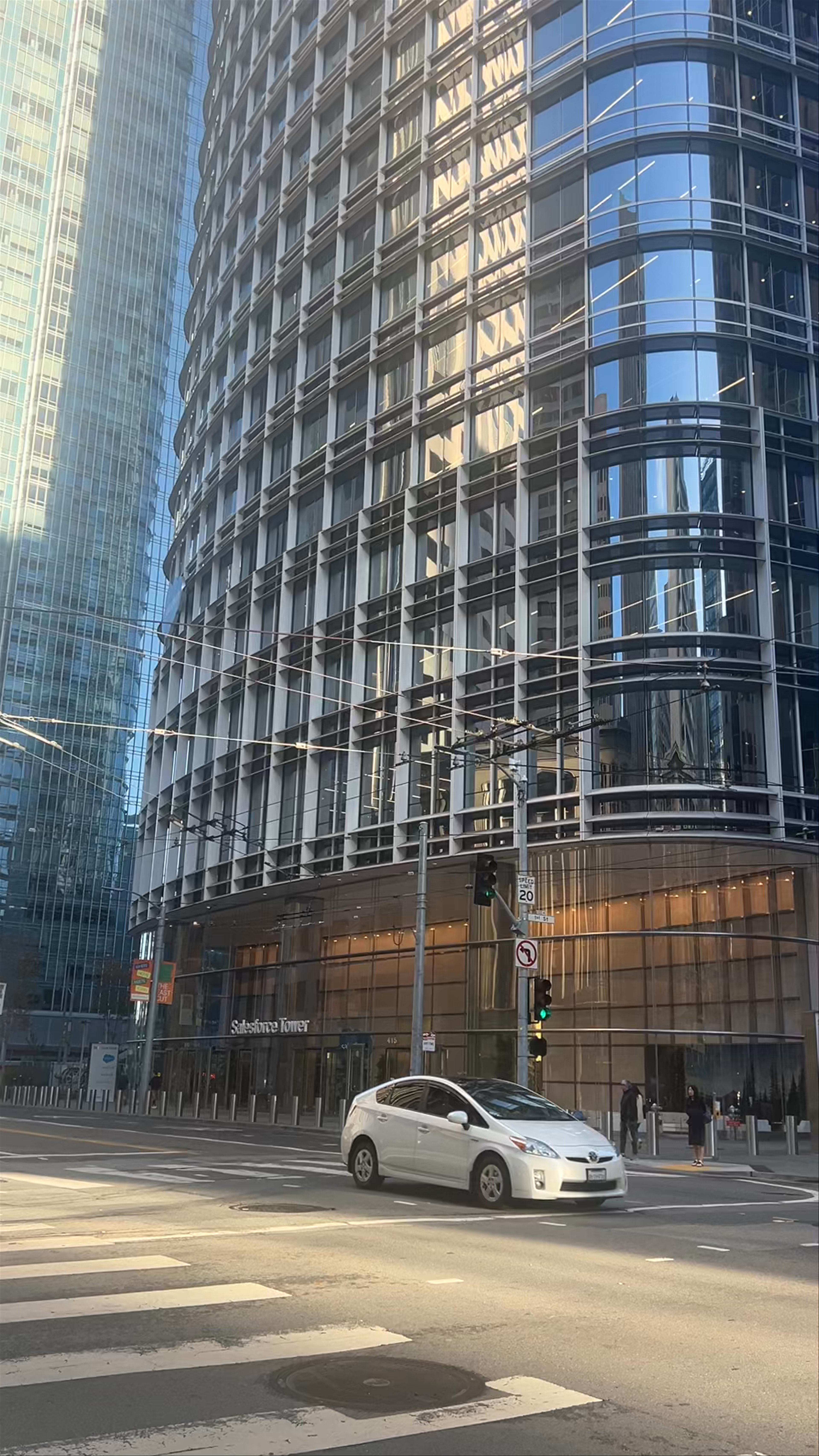 Salesforce Tower: Icon of San Francisco's Modern Skyline