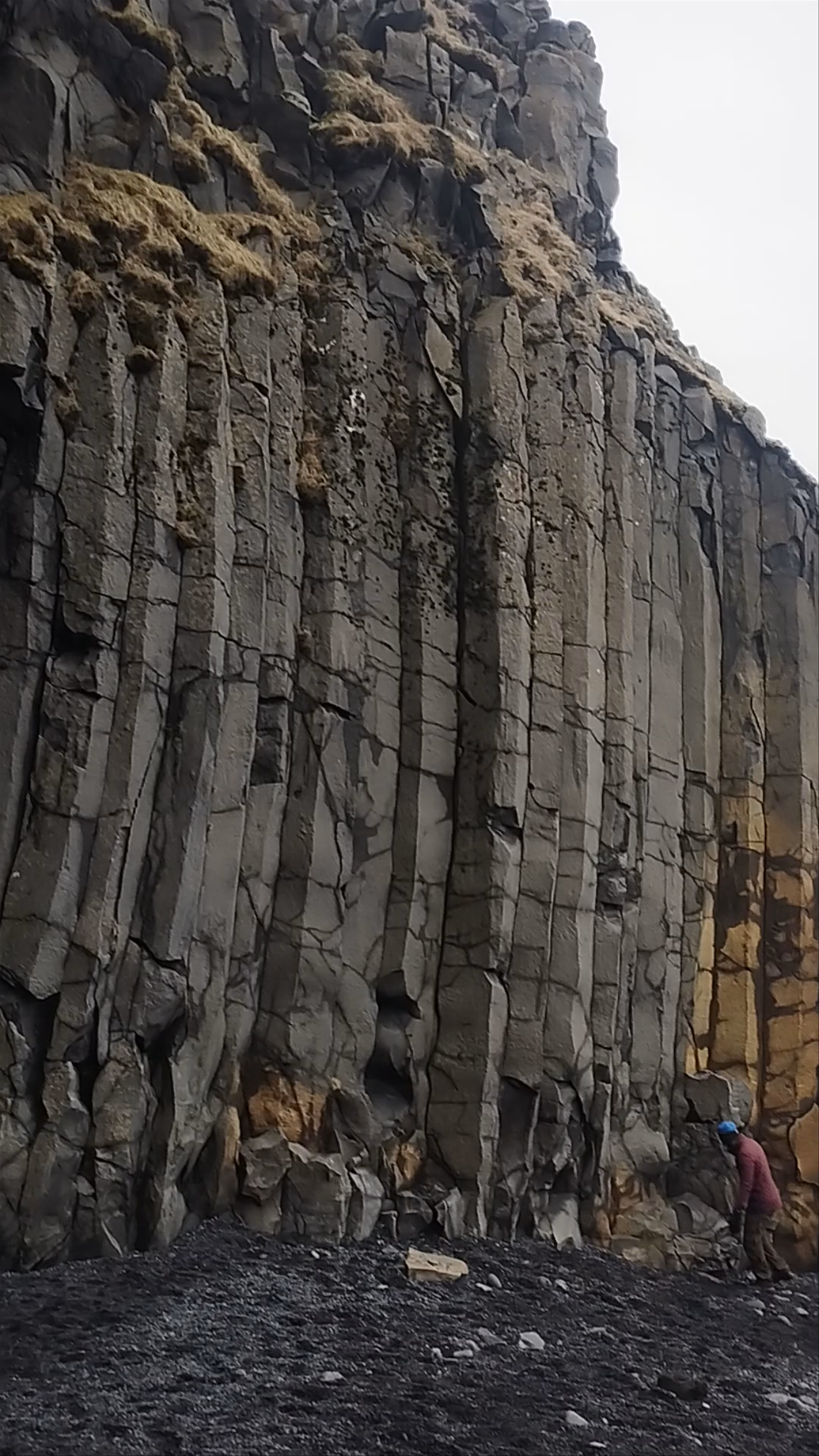 Hálsanefshellir Cave