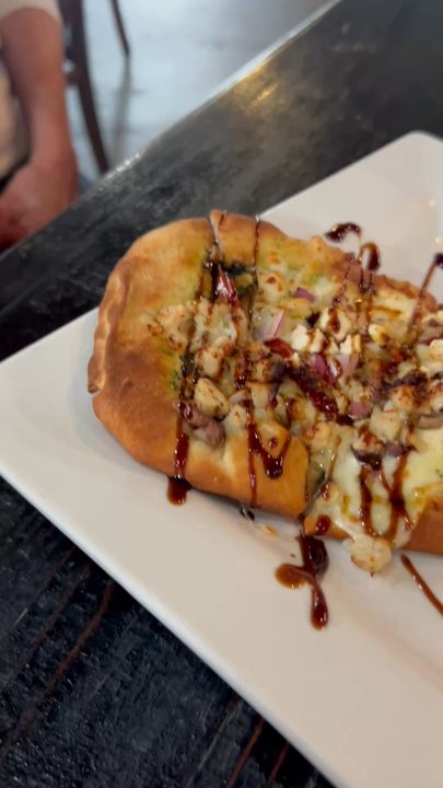La Belle Vie Cafe - CA chicken flatbread - Coffee & Tea Near Me - Saint Charles, Missouri
