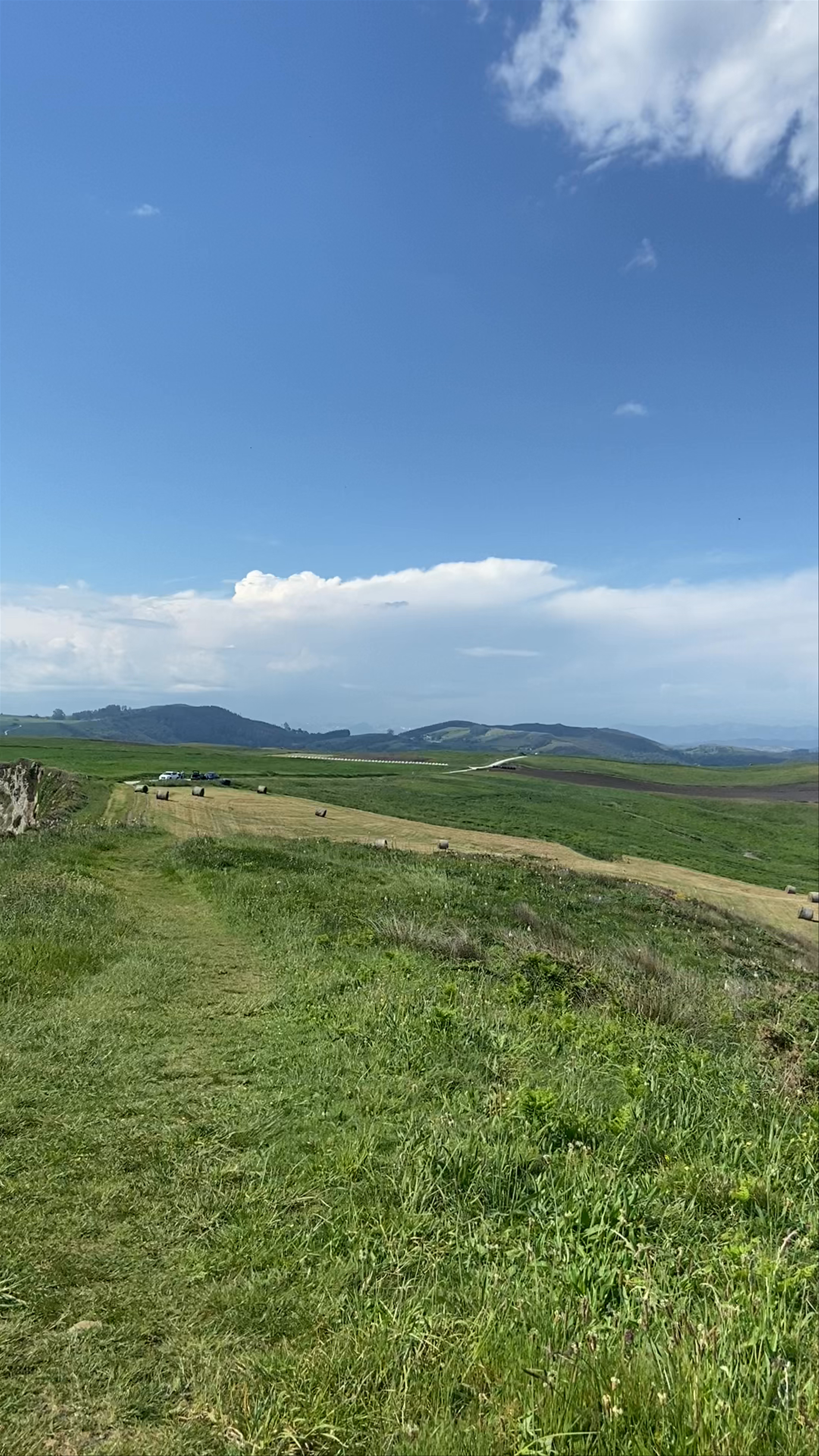 Posada Punta Ballota: Coastal Serenity and Rolling Hills in Tagle, Spain