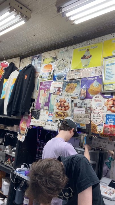 Ray's Candy Store - Fried Oreo + beignets combo = YES PLEASEEEEEE - Desserts Near Me - New York, New York