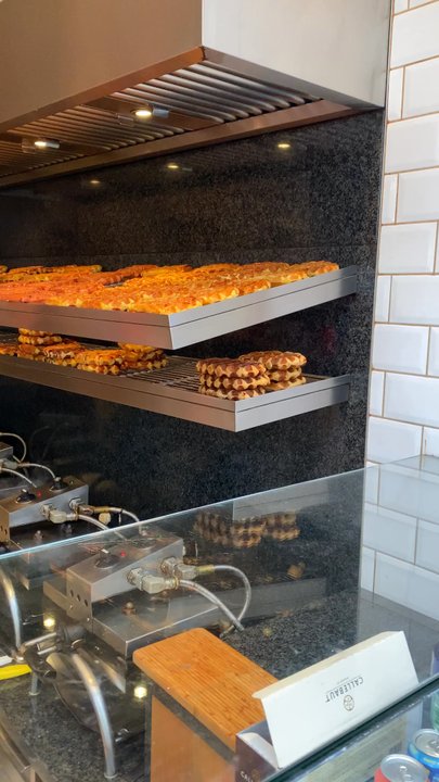 Vitalgaufre - Quick clip of guy getting my - Desserts Near Me - Brussels, BRU