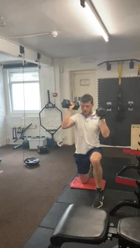 V - 1/2 Kneel Alternating Press