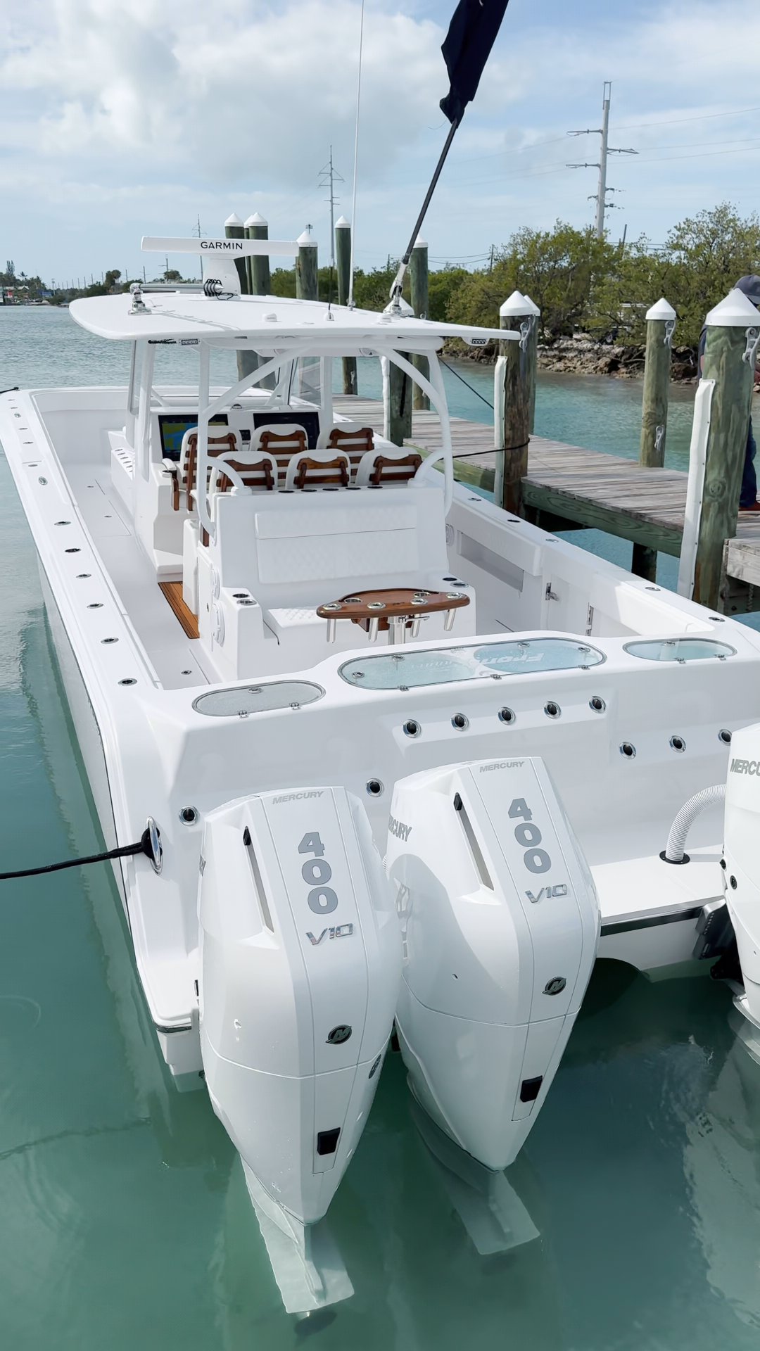 This Frontrunner 43’ by @bthmarine is insane!