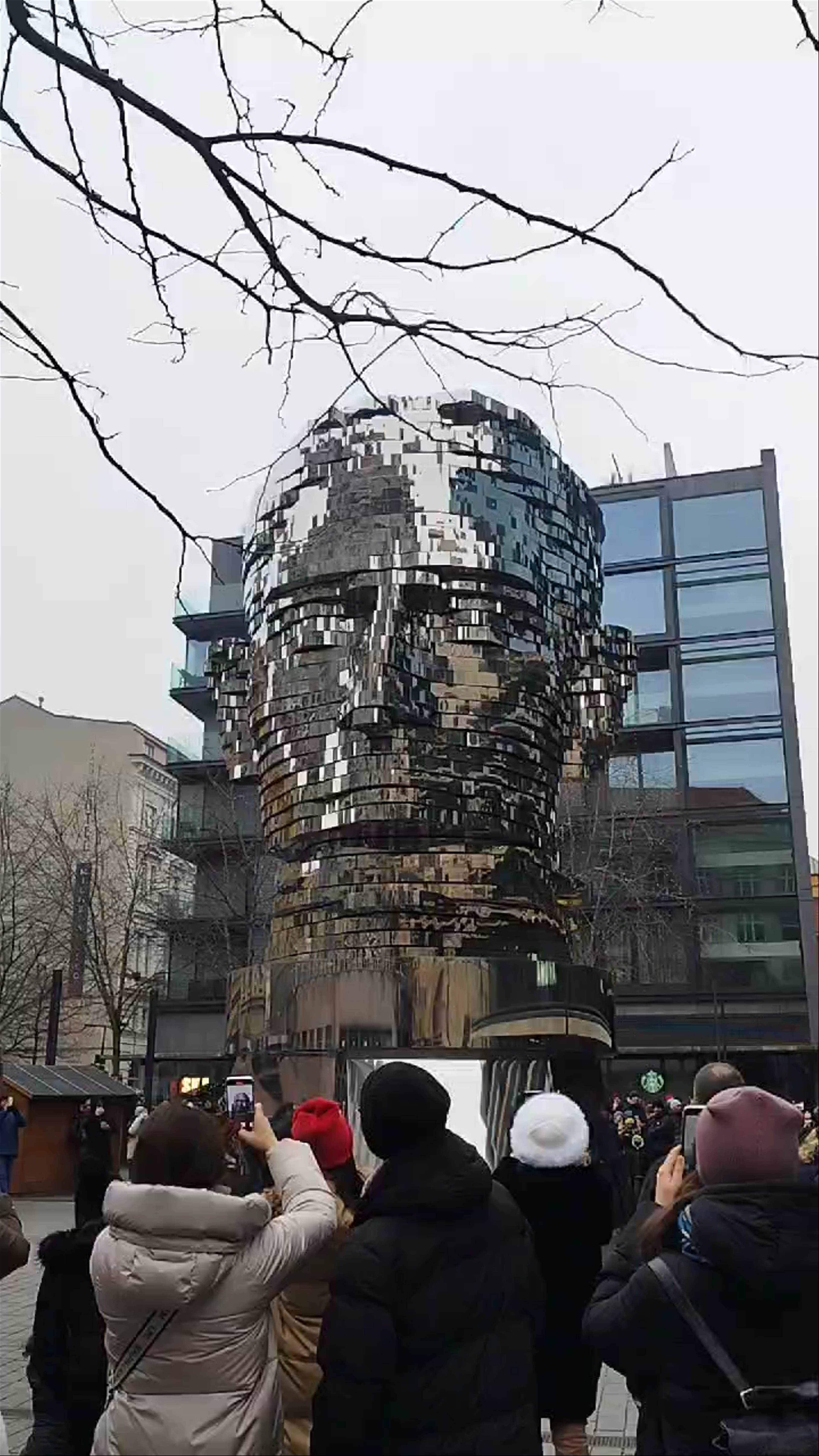 Cabeza de Kafka: The Mesmerizing Kinetic Sculpture in Prague