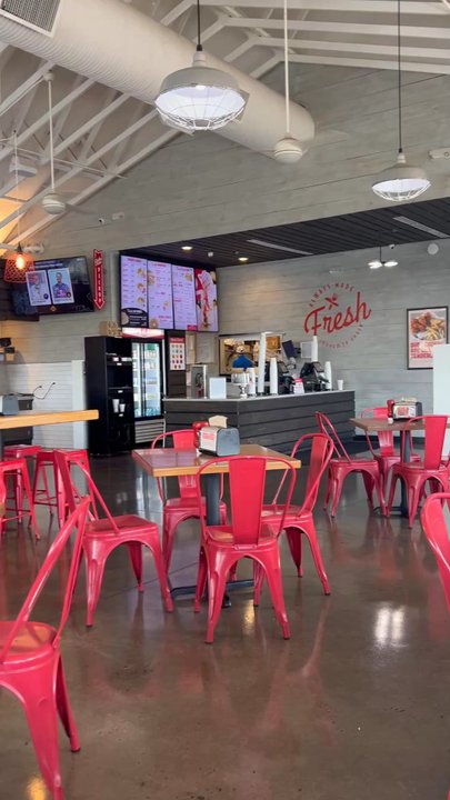 Slim Chickens - Inside - Southern Near Me - Broken Arrow, Oklahoma