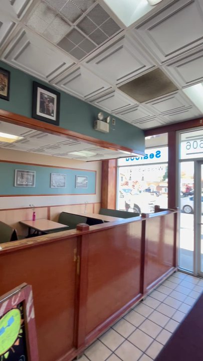 Supreme Roast Beef - Interior - Steakhouses Near Me - Danvers, Massachusetts