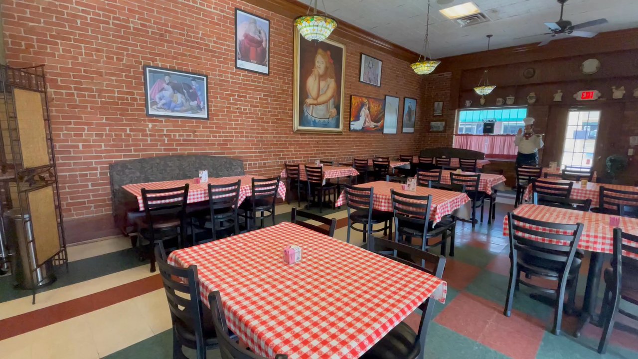 Giovanni's Main Street Kitchen - Inside - Italian Near Me - Wauchula, Florida