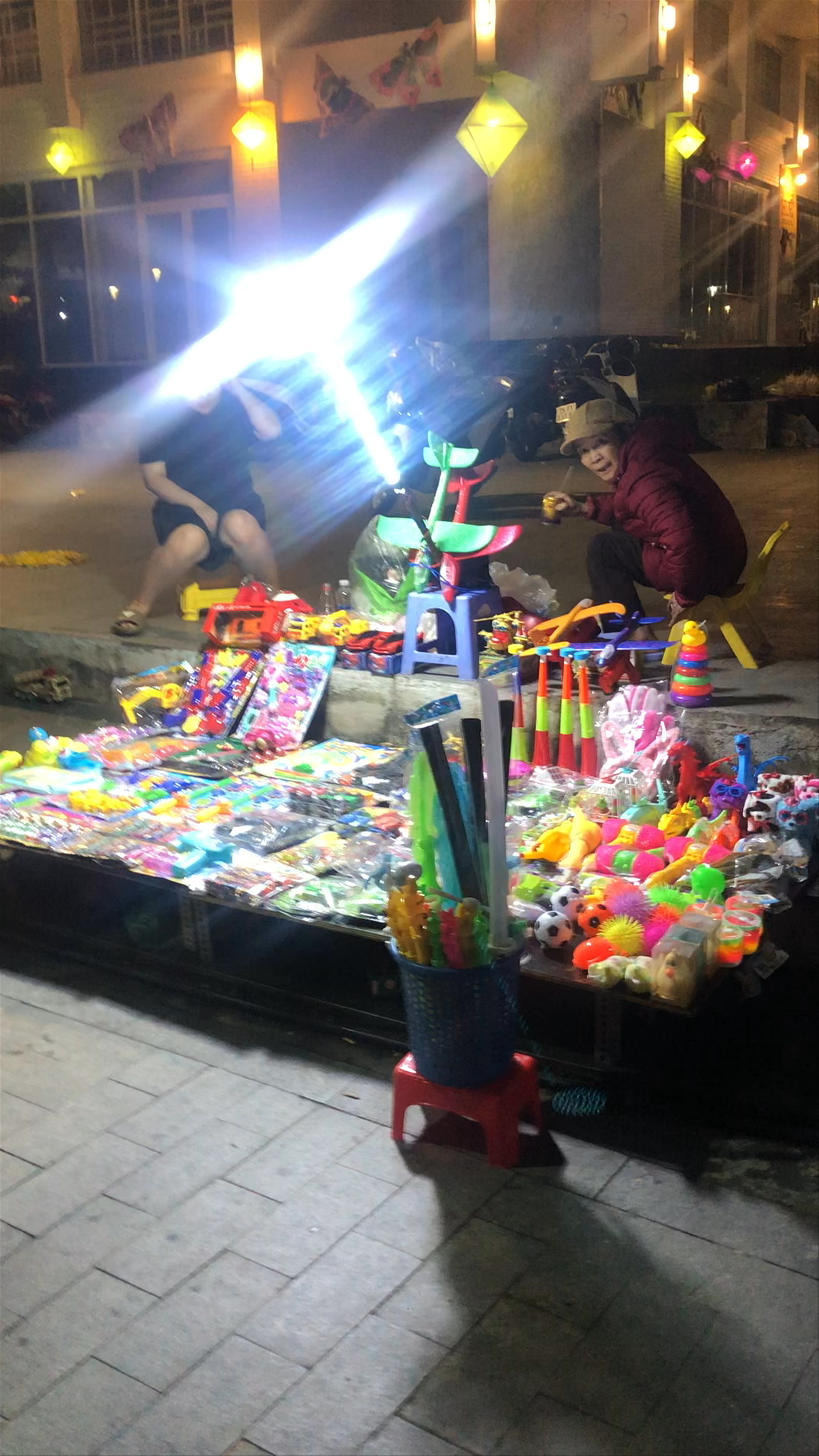 Night Market Life at Tứ Tượng Park, Huế, Vietnam