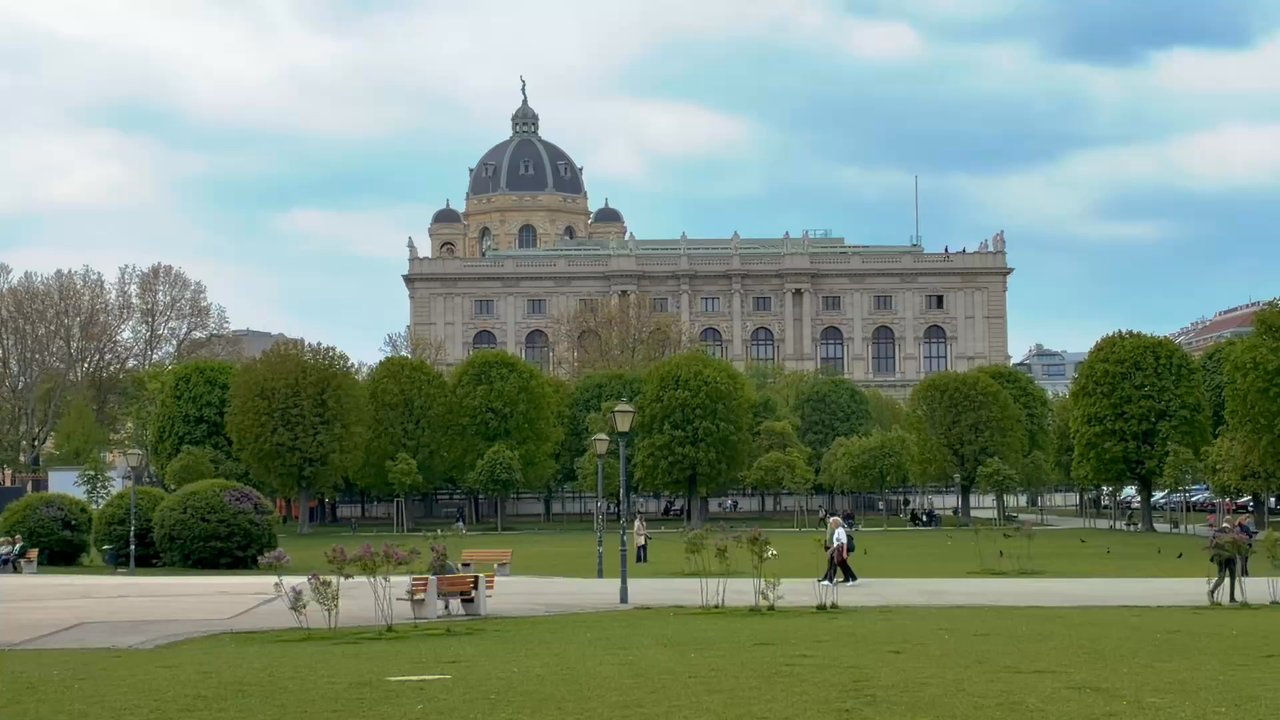Heldenplatz - Green plaza in front of the Hofburg - Landmarks & Historical Buildings Near Me - Vienna, 9