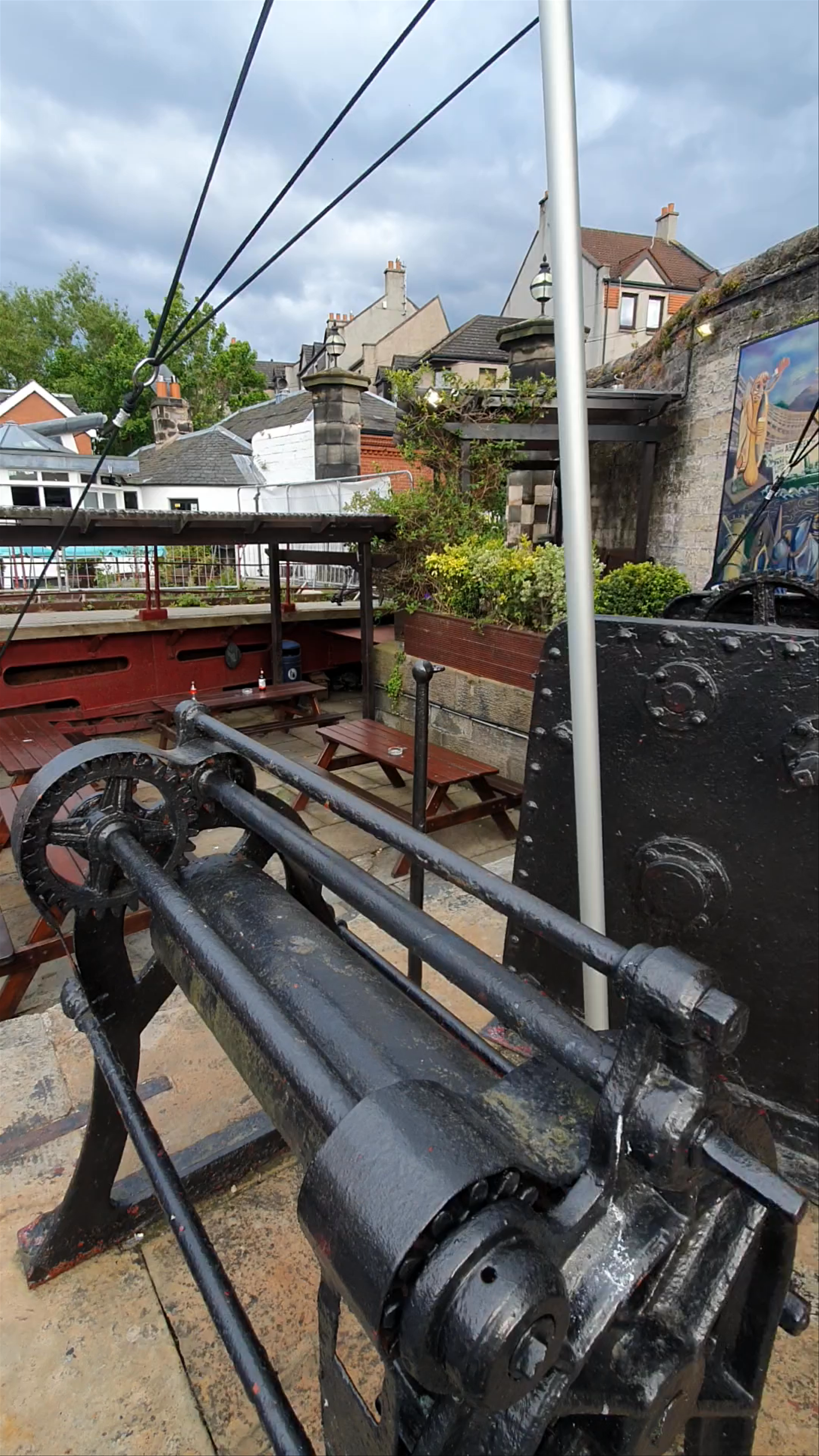 Teuchters Bothy: Cozy Harbor Pub Vibes in Leith, Edinburgh