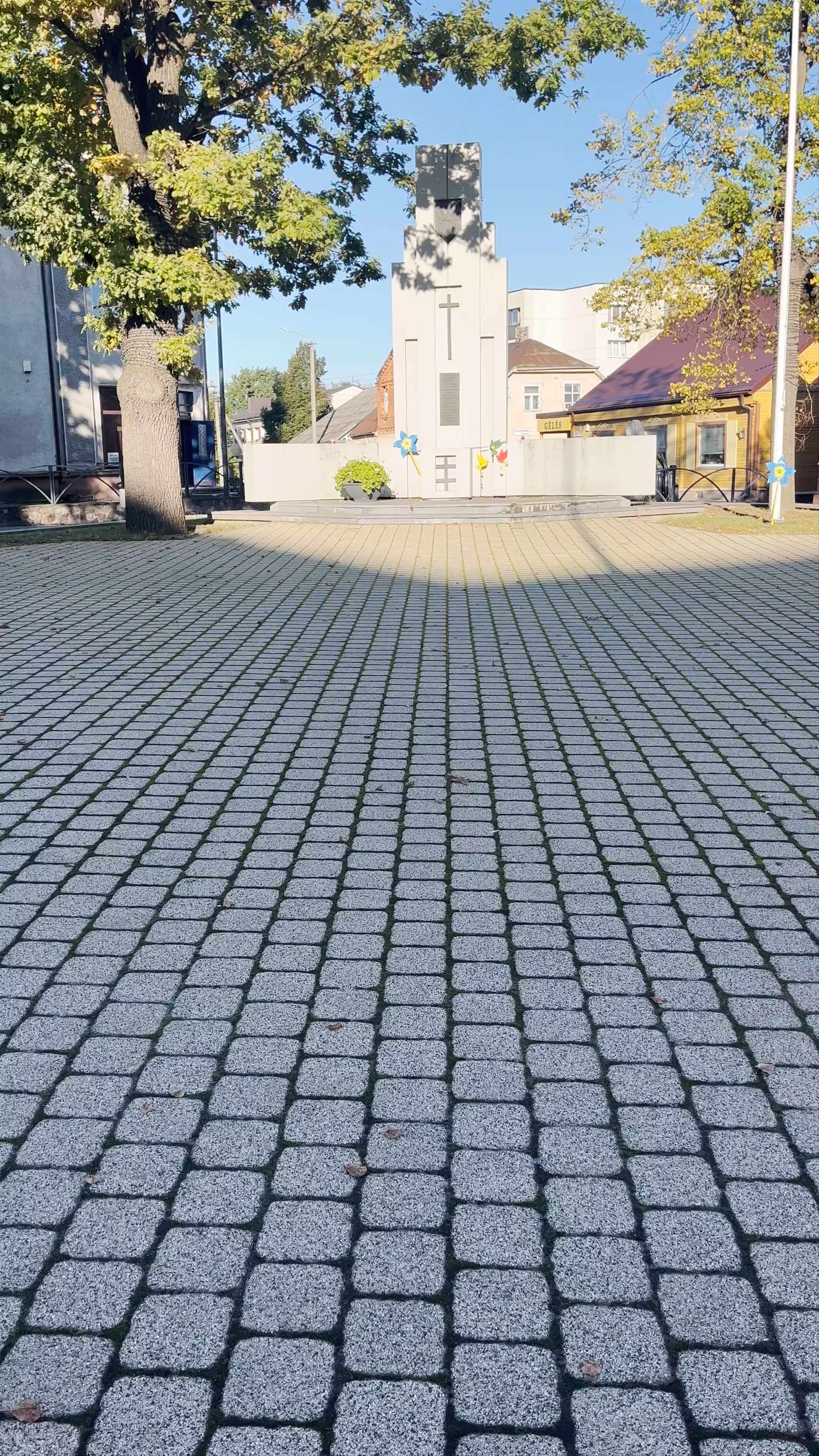 Nepriklausomybės paminklas: A Solemn Tribute in Joniškis, Lithuania