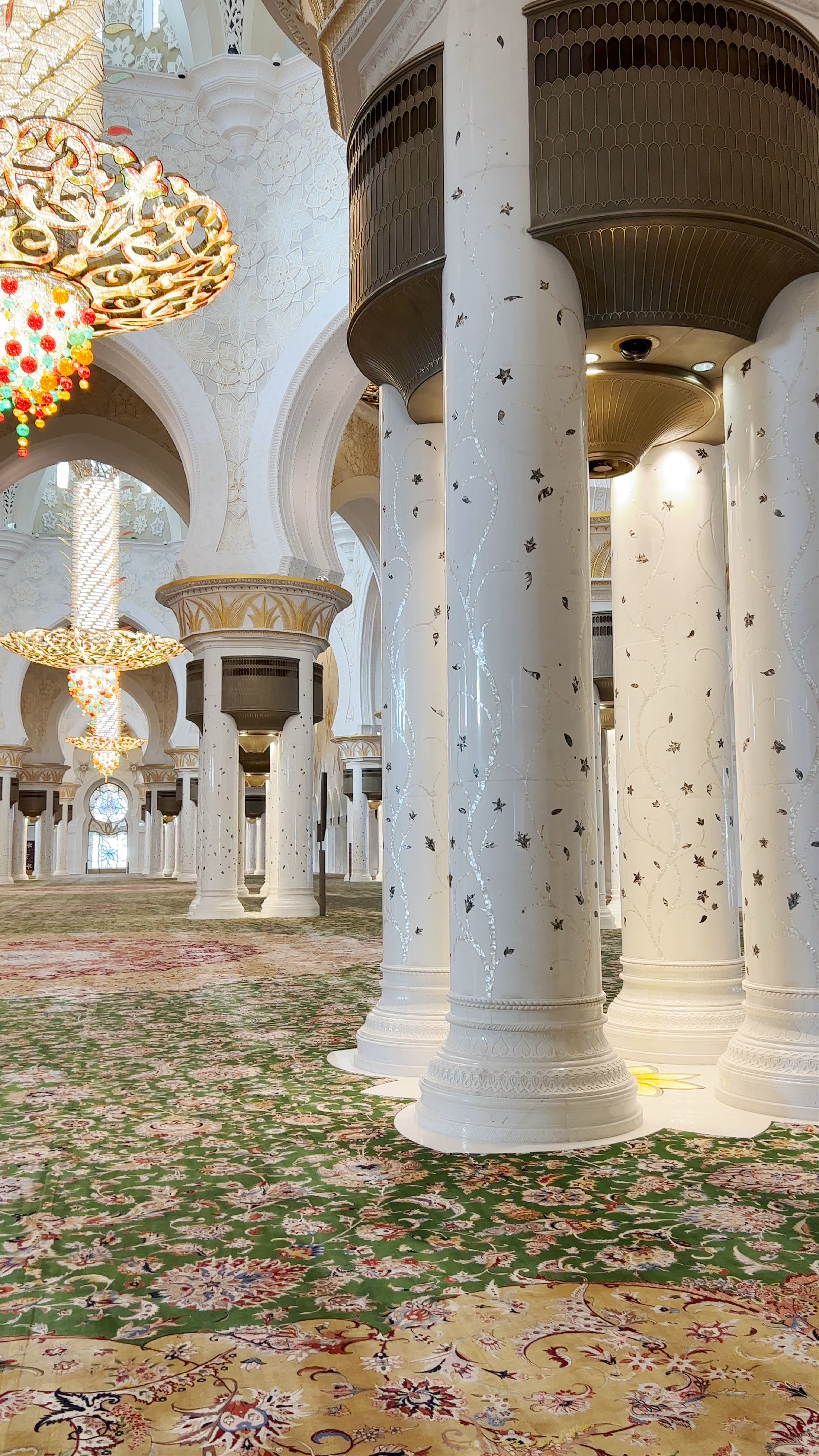 Sheikh Zayed Grand Mosque 🕌 - 5th St - Abu Dhabi - United Arab Emirates