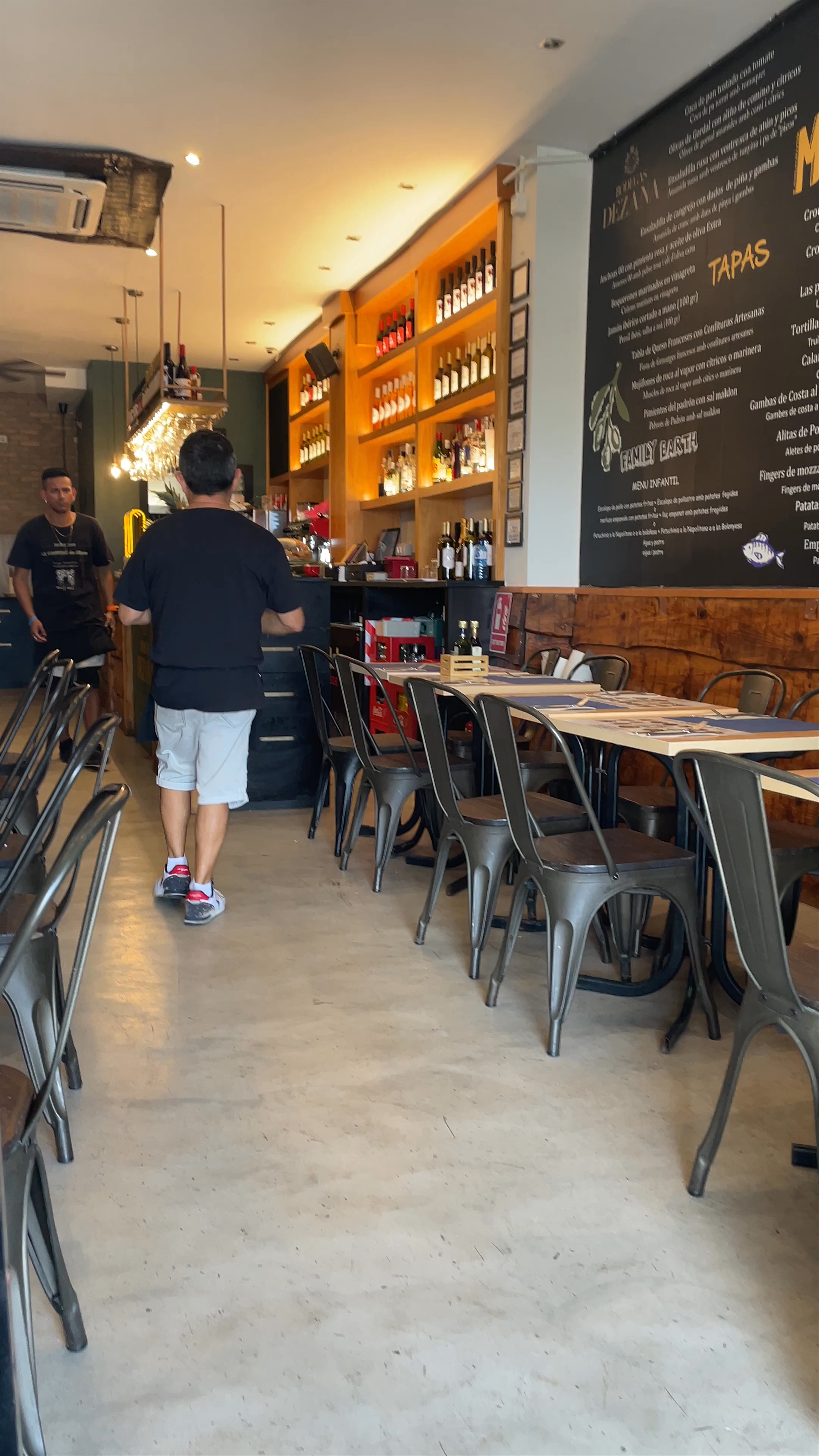 La Cantina de Sitges: Cozy Tapas Experience by the Sea