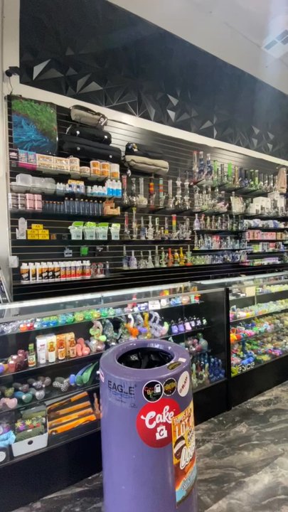 Cali Bear Smoke Shop - Tobacco Shops Near Me - Colton, California