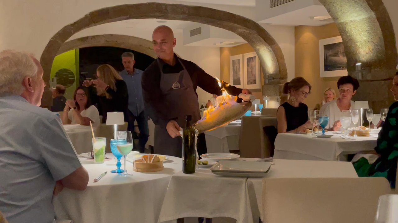 Lisboa à Noite - Sea bass presentation - Wine Bars Near Me - Lisbon, 11