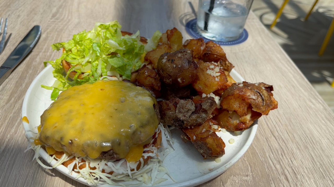 Bar Serra - Cheeseburger - Cocktail Bars Near Me - Tulsa, Oklahoma