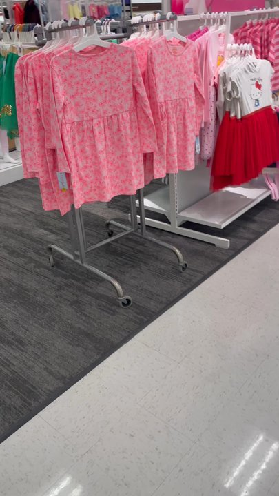 Target - Empty fully stocked store - Department Stores Near Me - Kansas City, Missouri