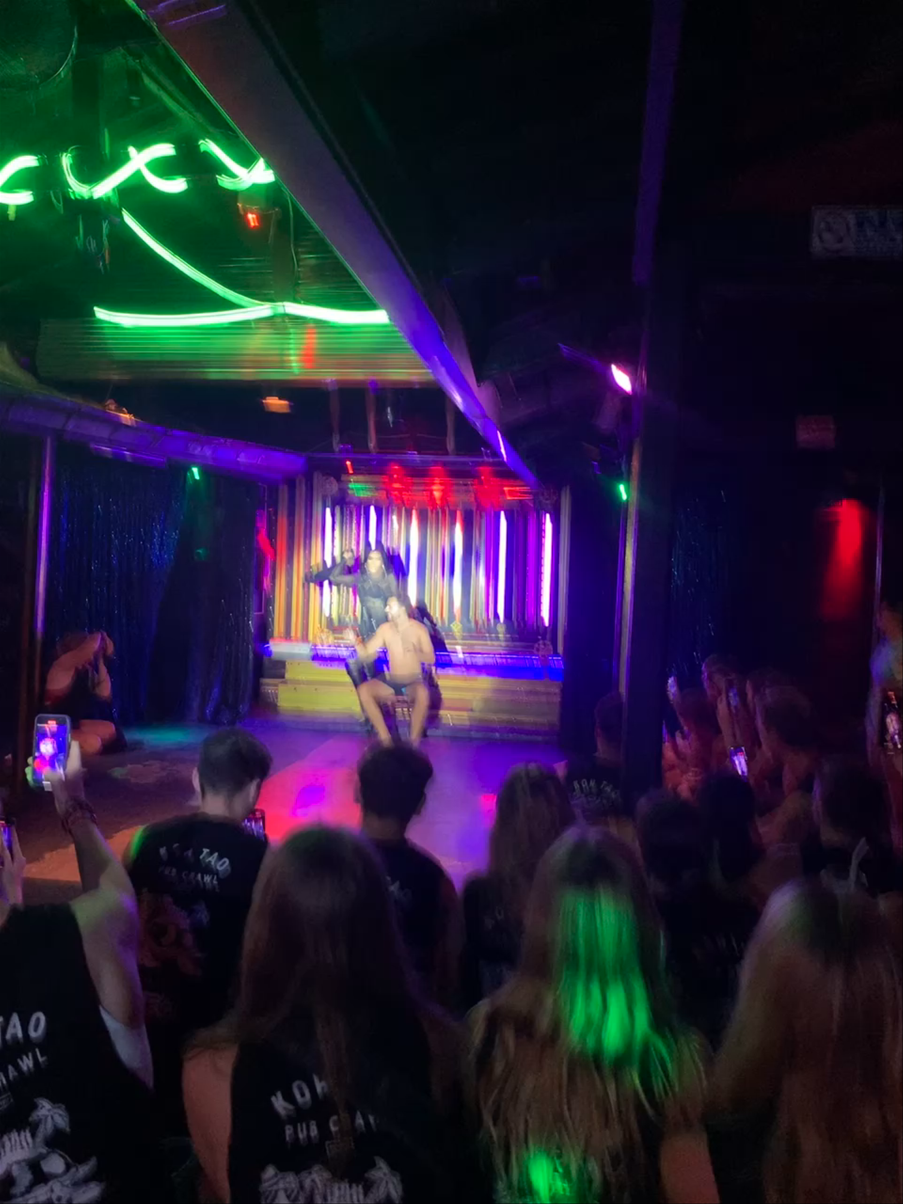 Wild Night at Queen's Cabaret on Ko Tao - Full Moon Party Vibes