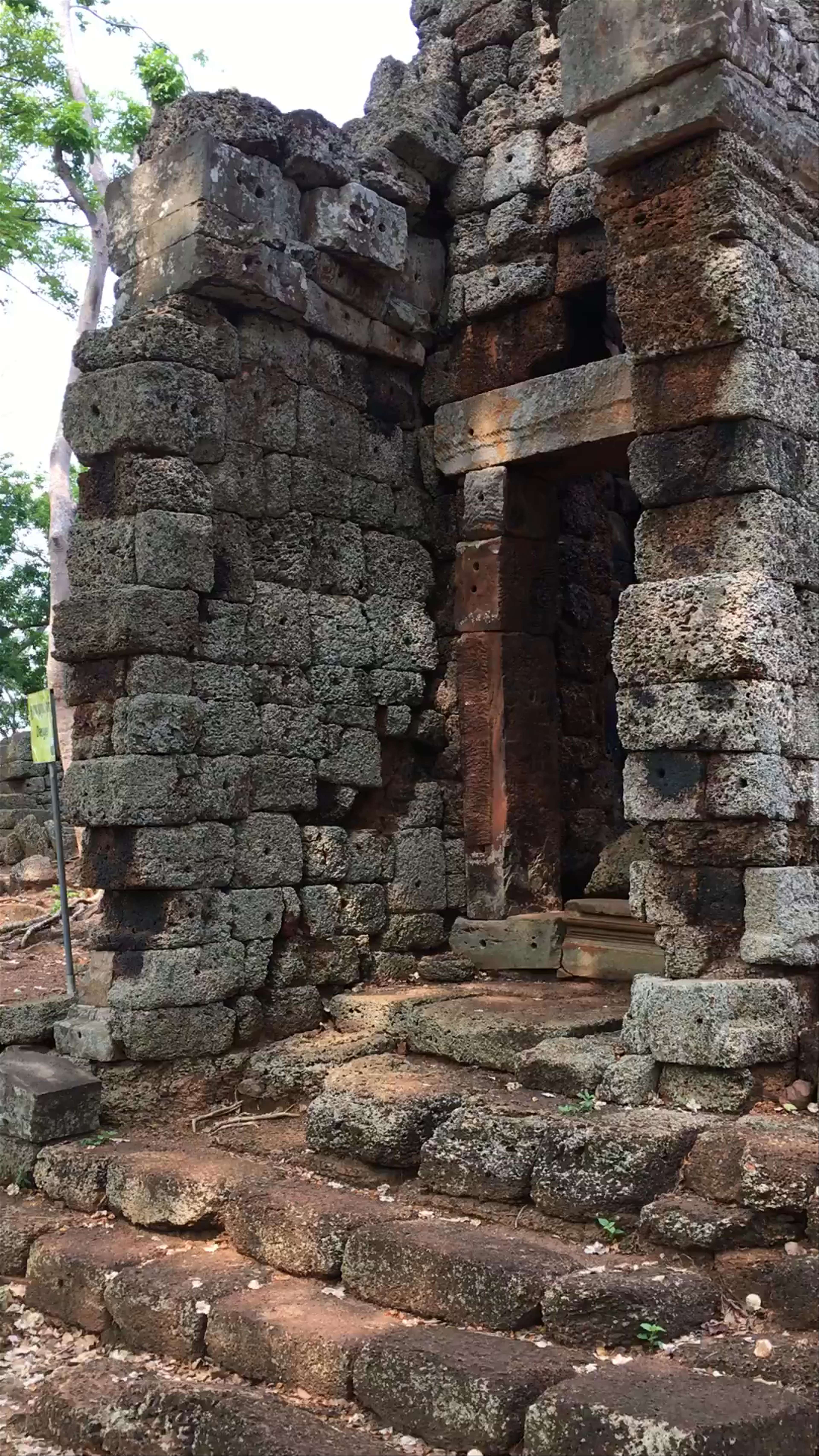 Banan Pagoda: Ancient Khmer Ruins in Cambodia’s Lush Banan District