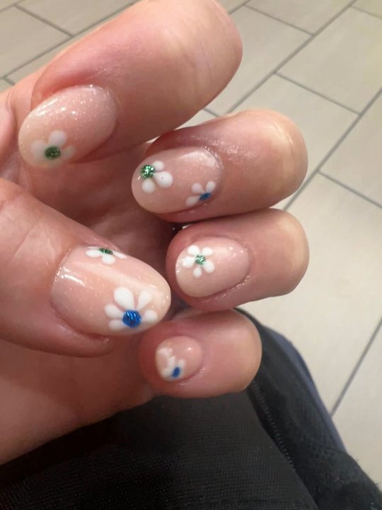 Mon Cheri Nails & Spa - Fun flowers by Diane - Nail Salons Near Me - Springfield, Virginia