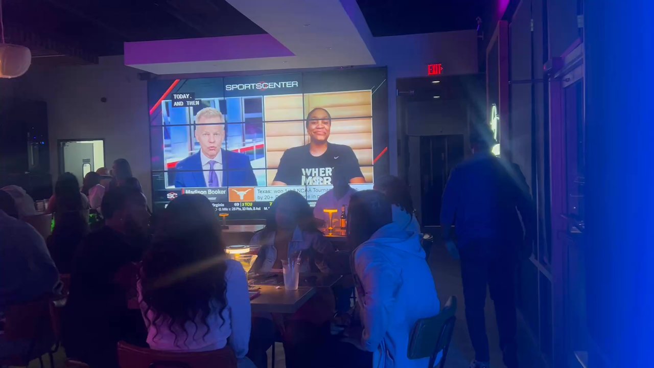 Pure Social Bar & Grill - Sports Bars Near Me - Richardson, Texas