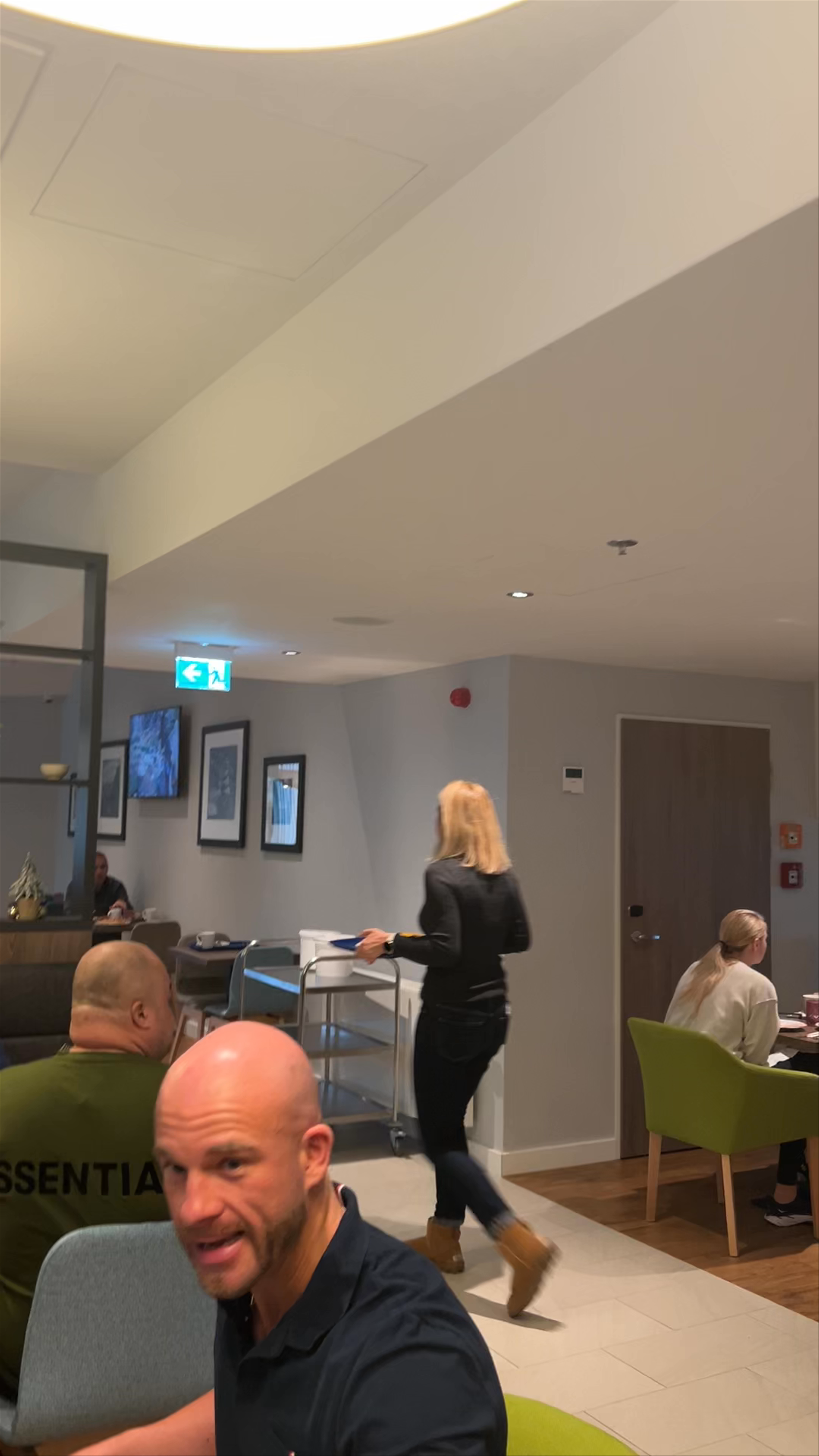 Inside Hampton by Hilton Stuttgart City Centre Dining Area