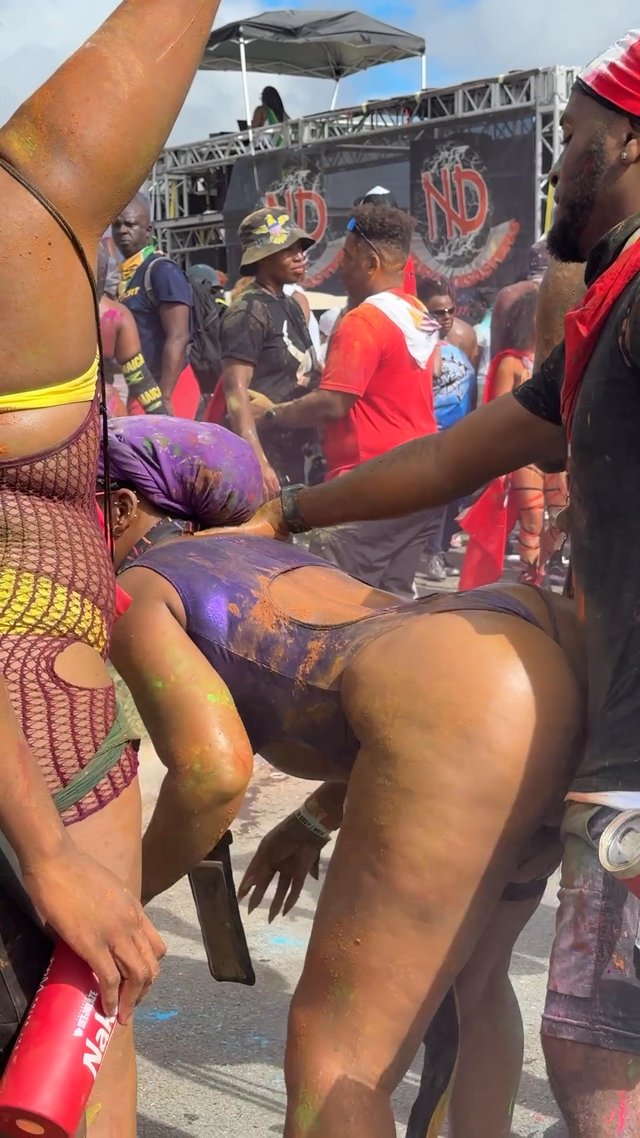 CAMERA COUPLE? I DUNNO......