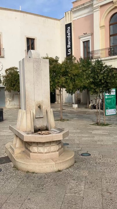Brunnen Giuseppe Garibaldi - Public Art Near Me - Monopoli, BA