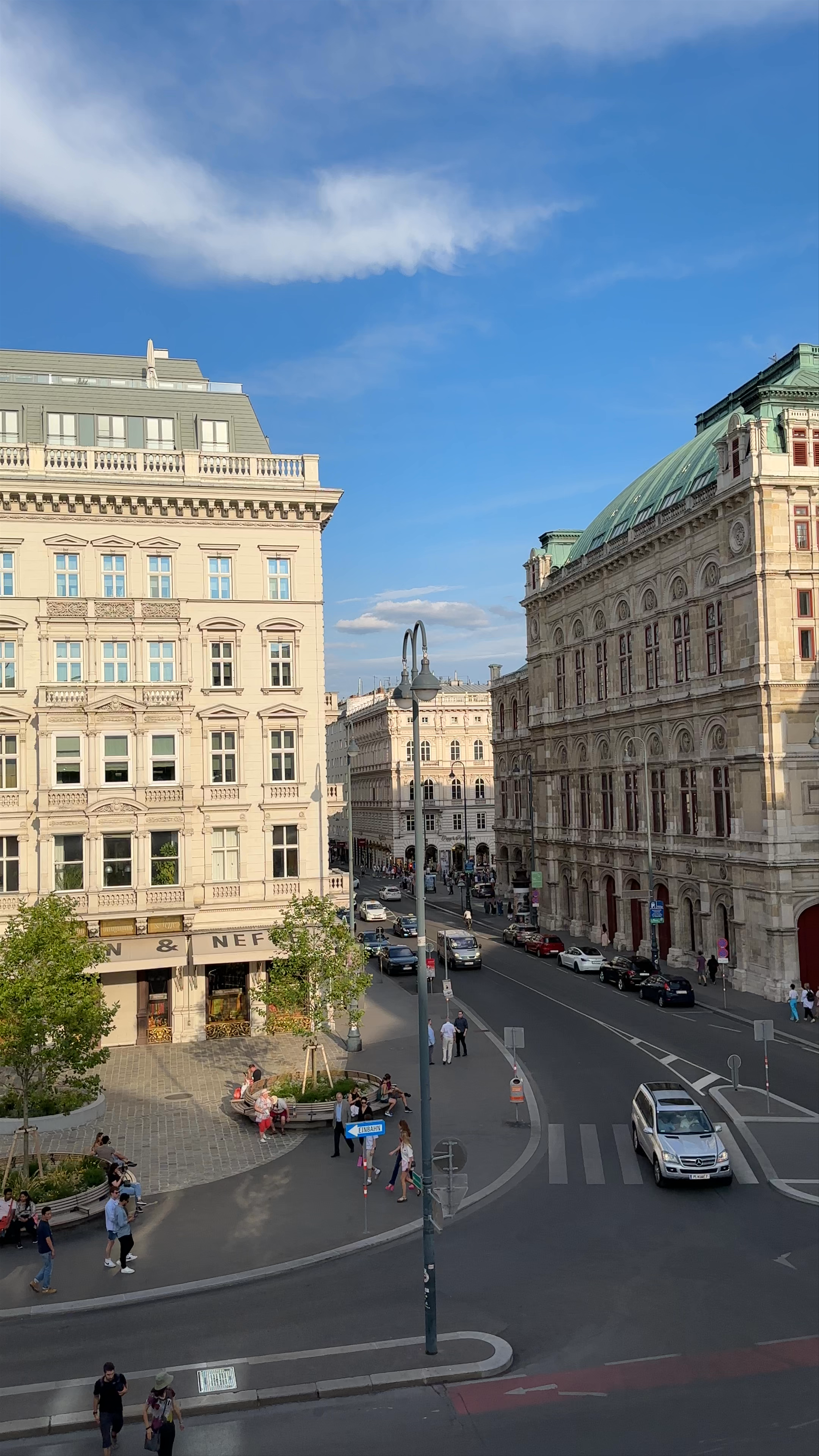 Vienna State Opera: Evening Ambiance in Wien