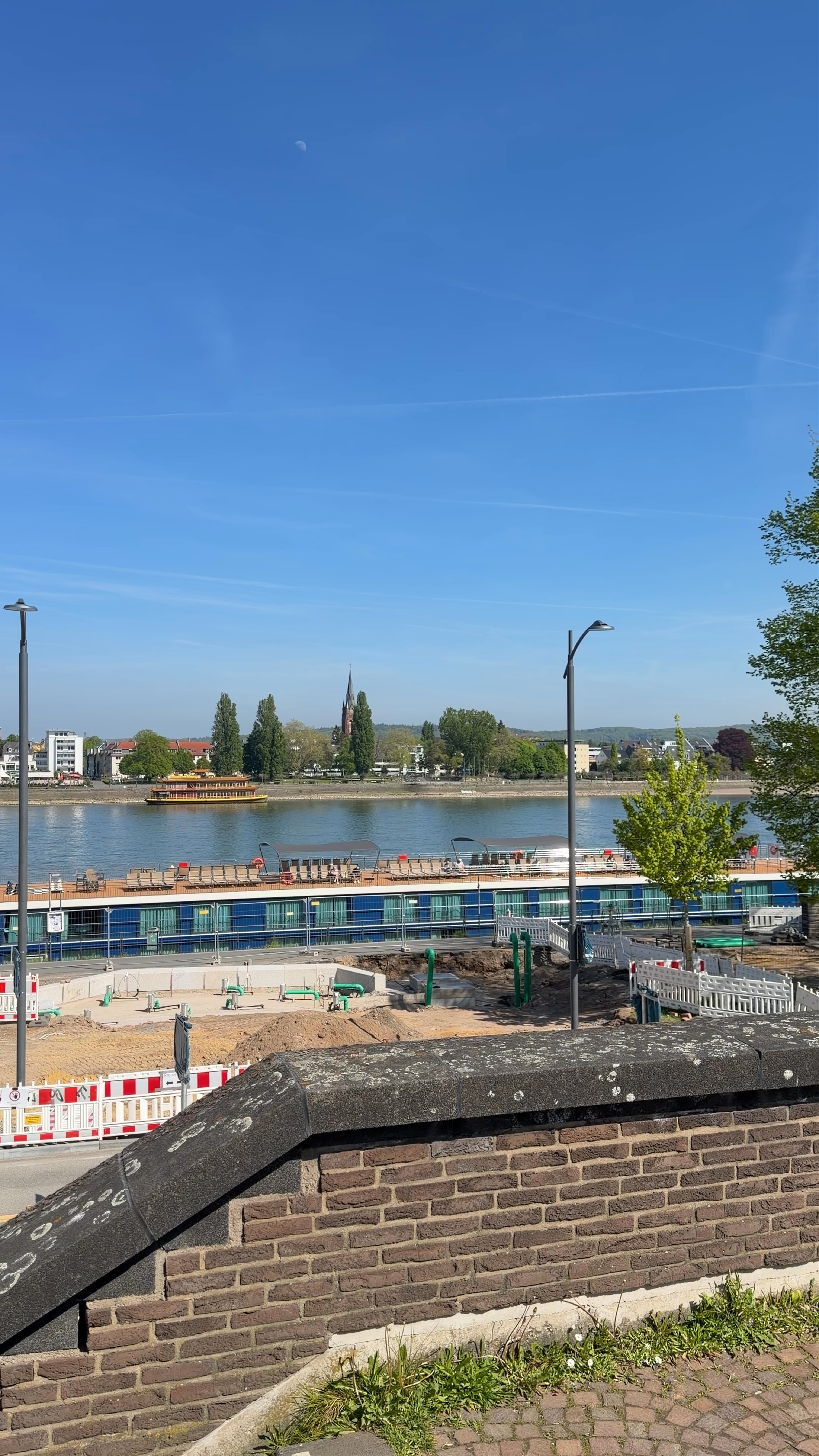 Sunny Riverside Vibe at Kennedybrücke, Bonn