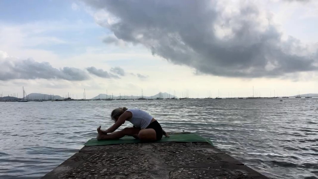 Happy Monday soothing stretch