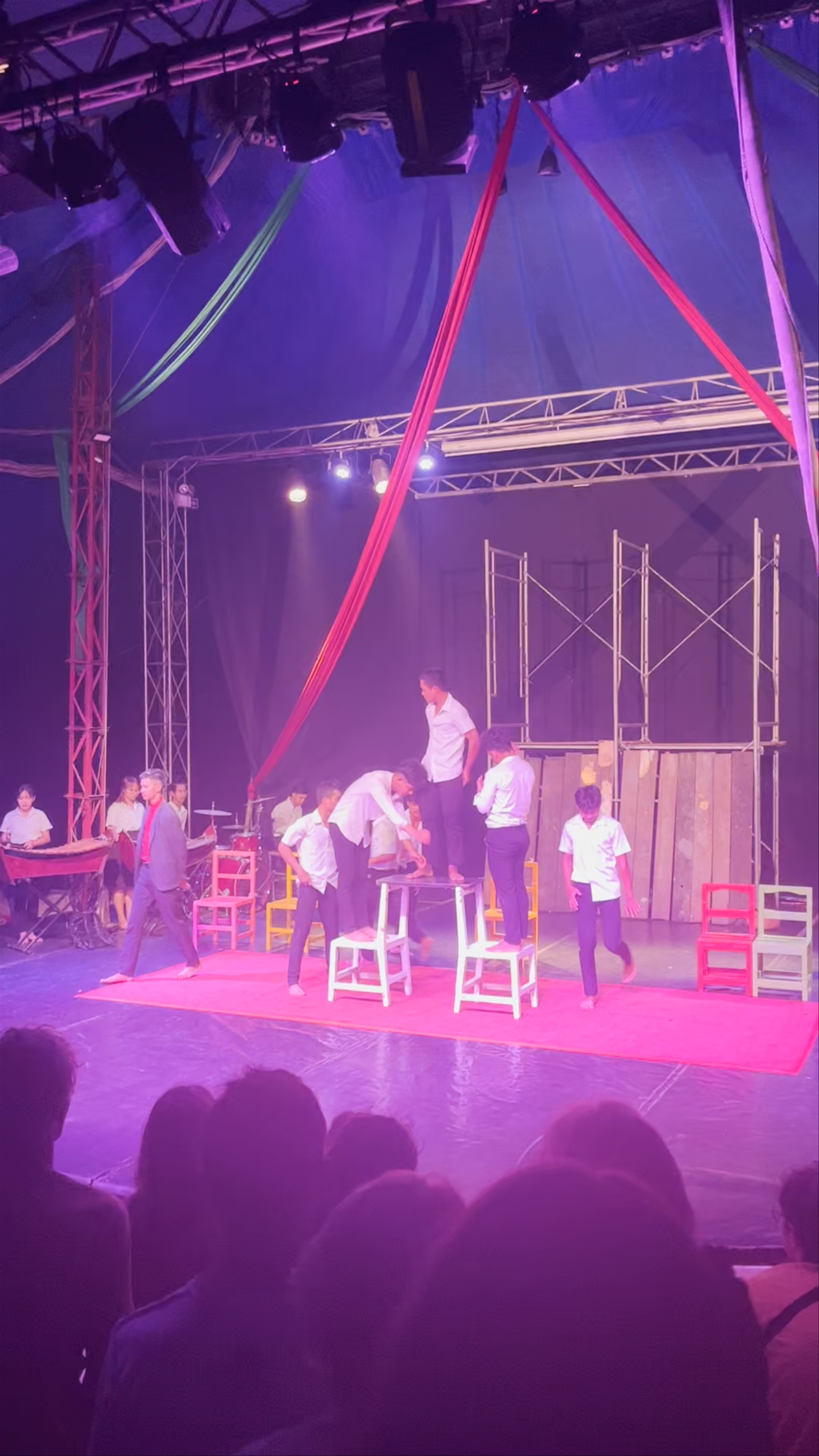 Phare Ponleu Selpak / ហ្វារ​ពន្លឺសិល្បៈ