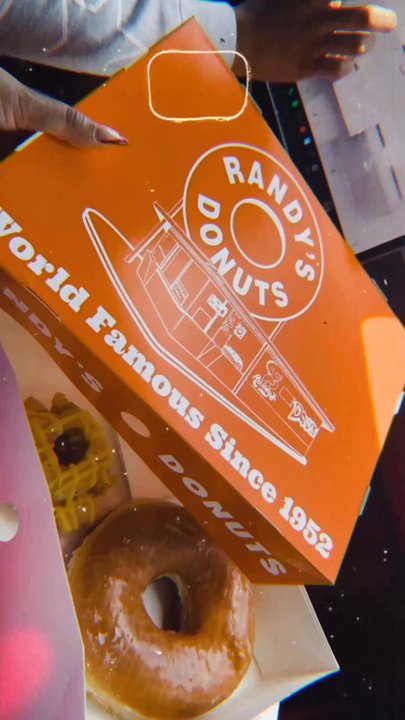 Randy's Donuts - Donuts Near Me - Culver City, California