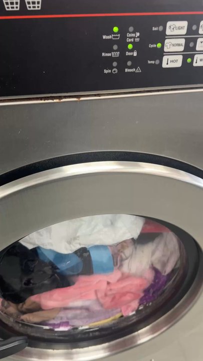 Mighty Clean Laundry - Coin based - Laundromat Near Me - Chicago, Illinois