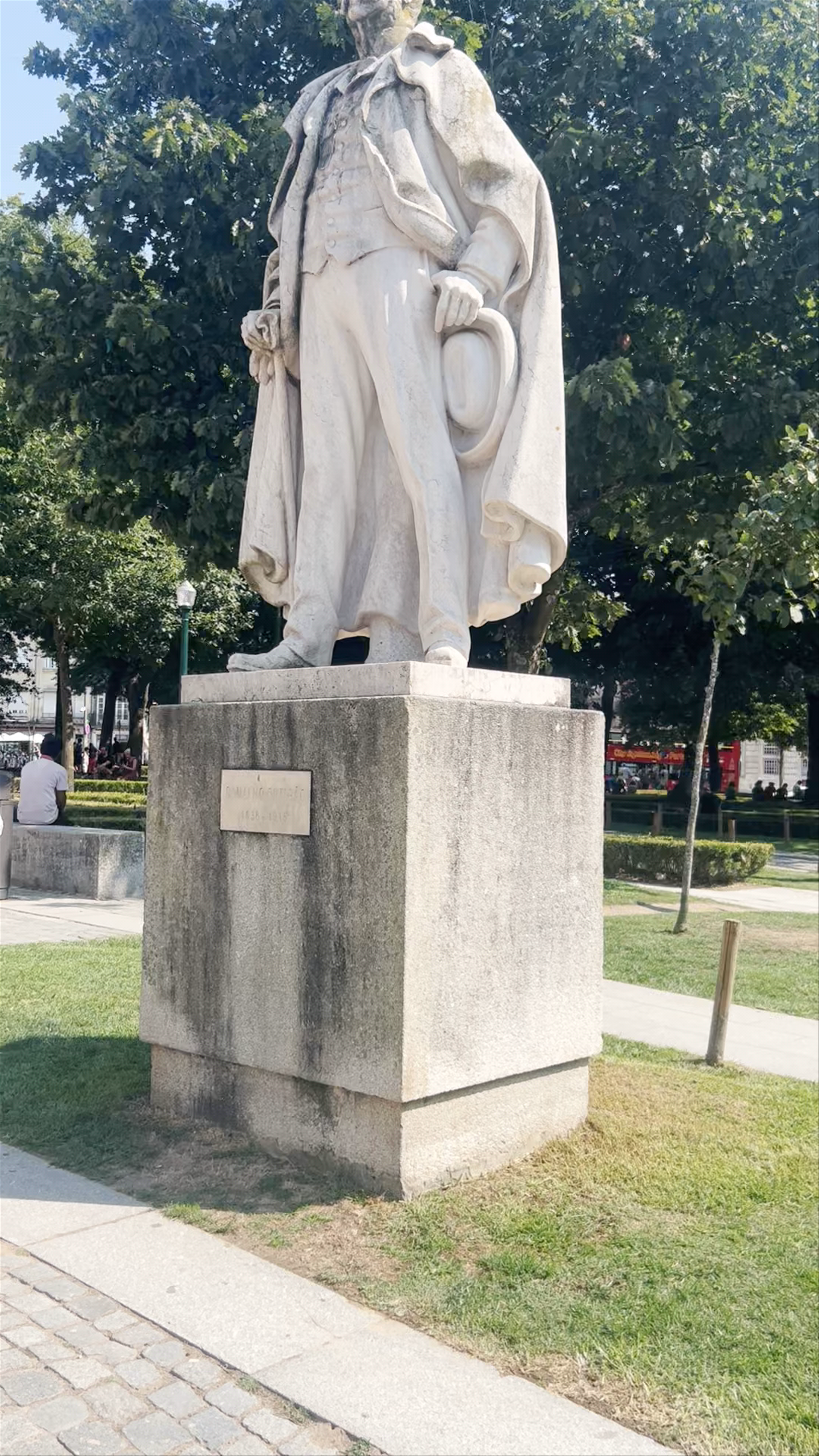 Estátua de Ramalho Ortigão