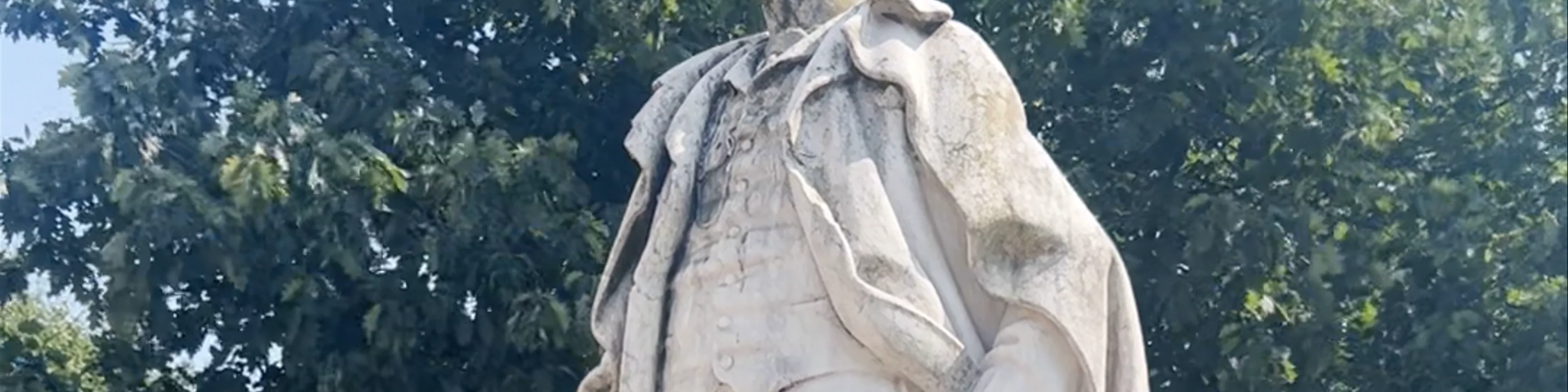 Estátua de Ramalho Ortigão
