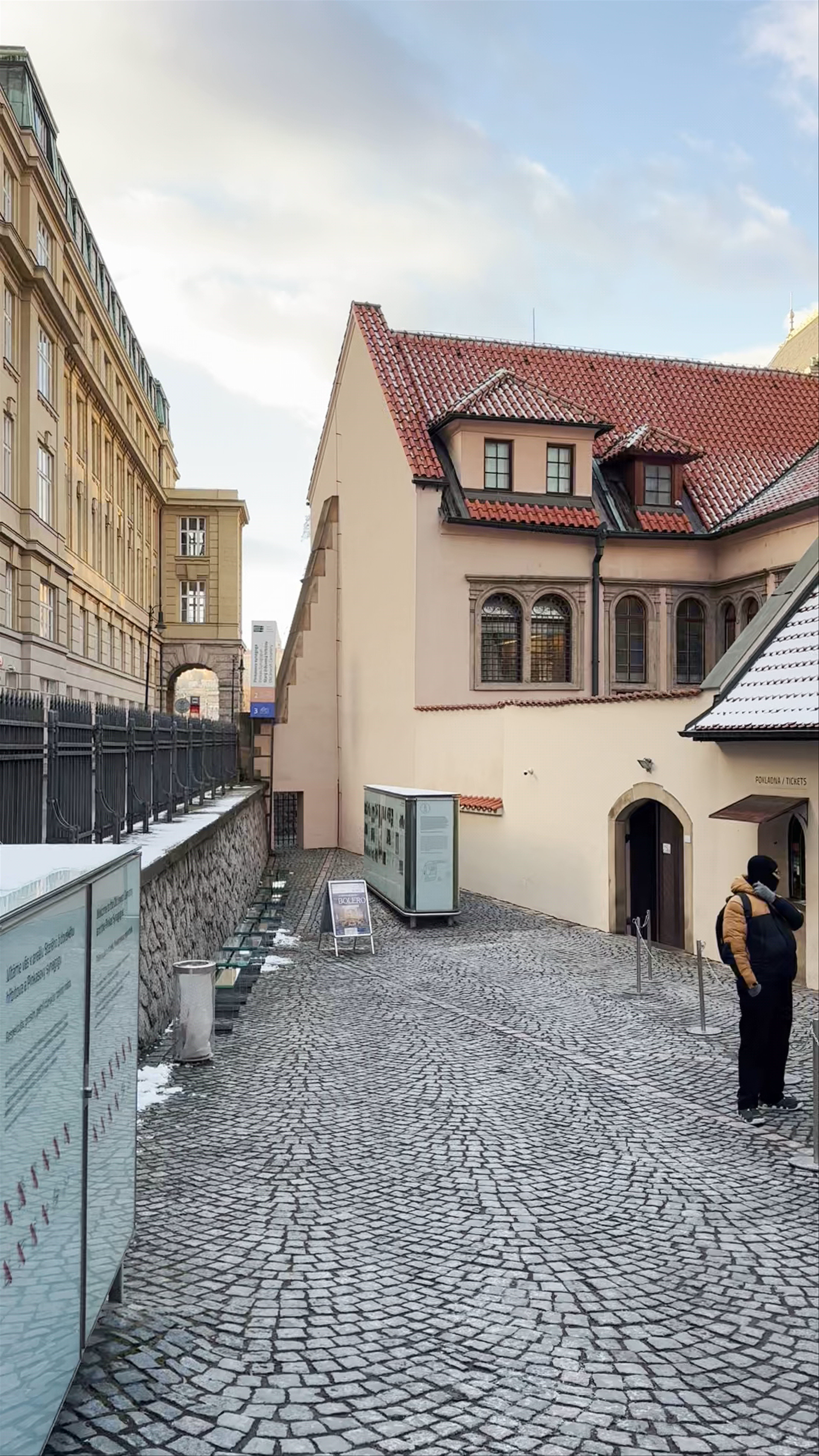 Sinagoga Pinkas: A Quiet, Snow-Kissed Historic Gem in Prague's Jewish Quarter