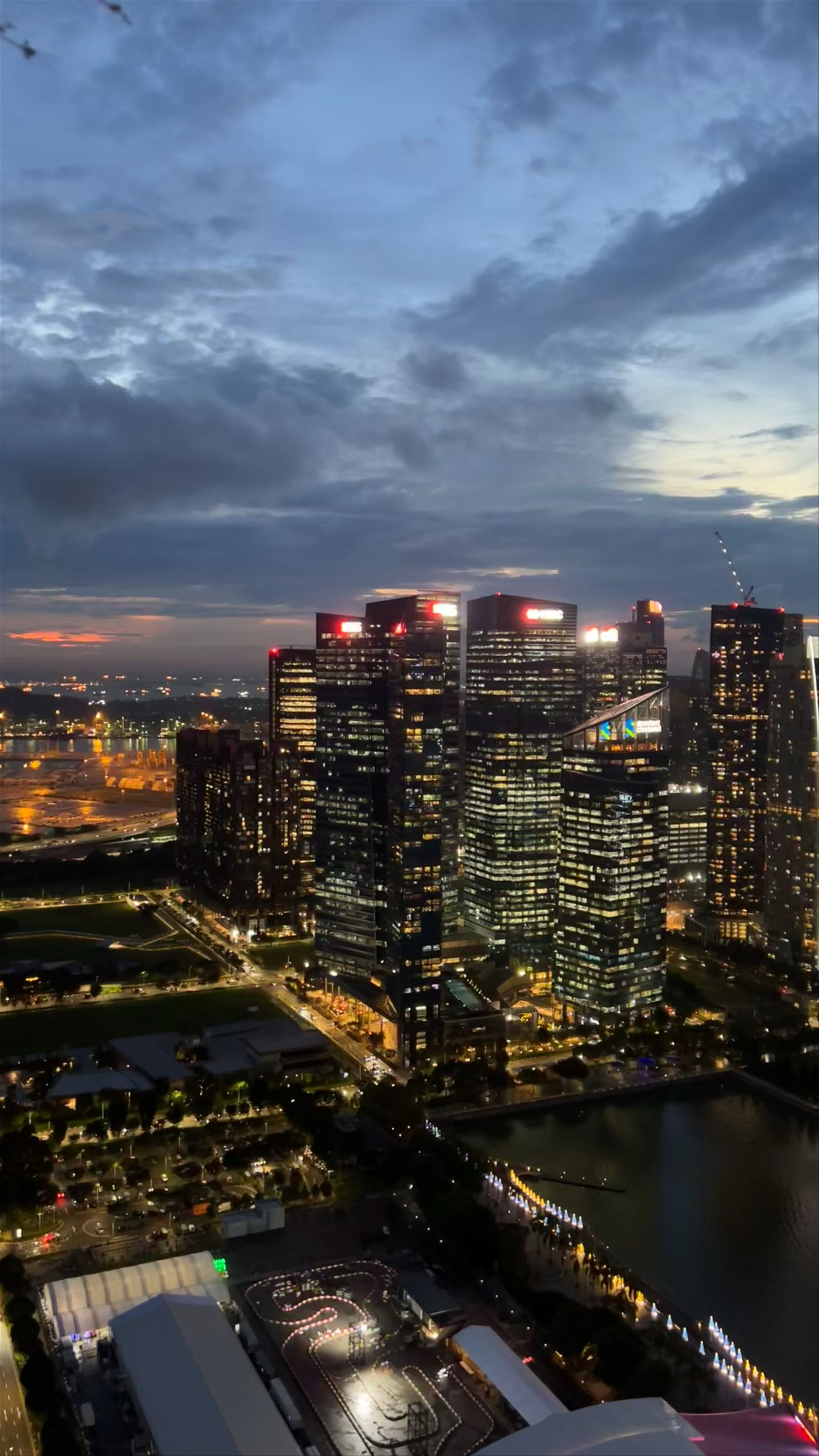 CÉ LA VI Singapore: Night Skyline Views from SkyBar & Club Lounge