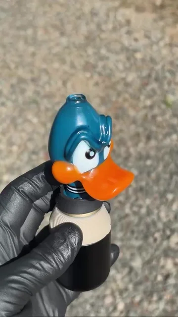 Preview pic of Jsmart glass Daffy Duck Puffco proxy core top #1